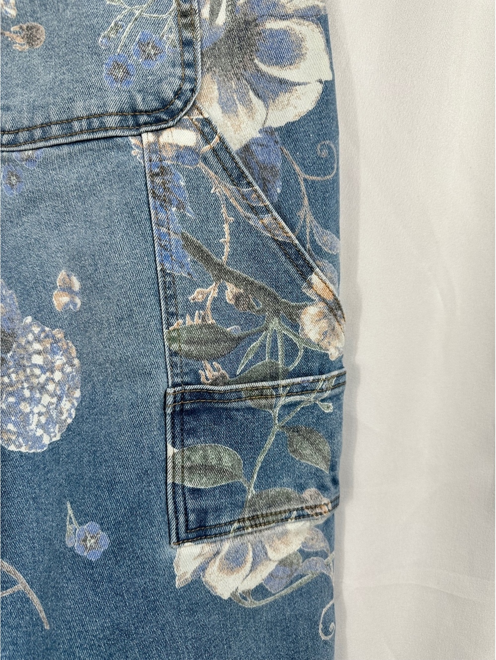 Flamingals Women's Floral Print Denim Carpenter Pants Size Large - Picture 8 of 10